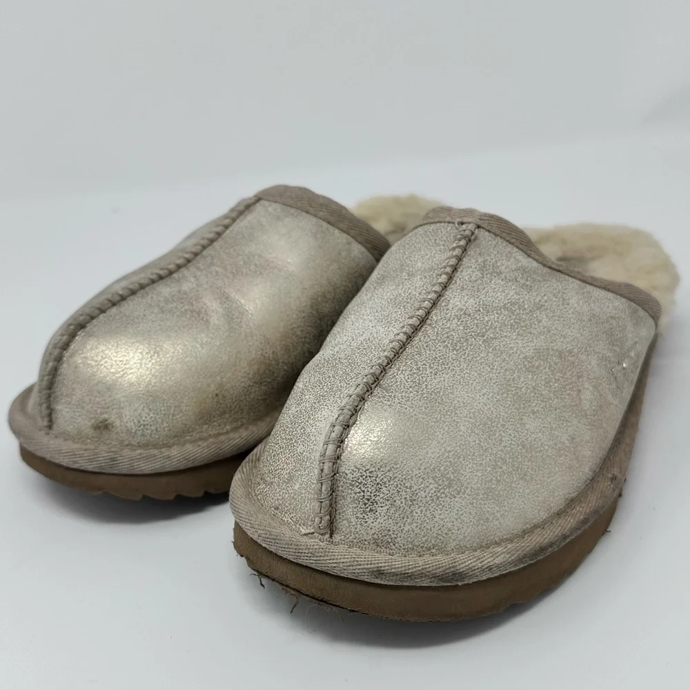UGG metallic Slippers with Cream Fur Lining size 2y